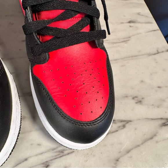 NIKE • Air Jordan 1 Retro Mid Sneakers • Red Black White • Size 6.5Y Big Kids - Picture 7 of 16